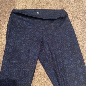 Patterned lululemon tights size 8